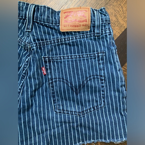LEVI'S® X STRANGER THINGS Ribcage Denim Shorts Pinstripe Blue Size 28 Women’s - Picture 12 of 16